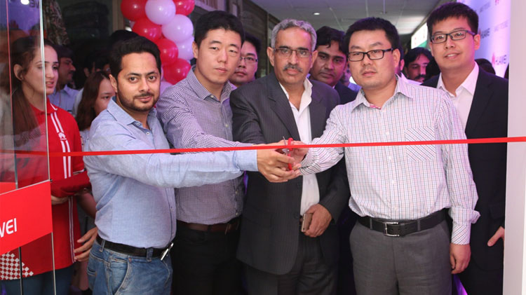 Huawei Inaugurates Service Centre at Siddique Trade Centre, Lahore