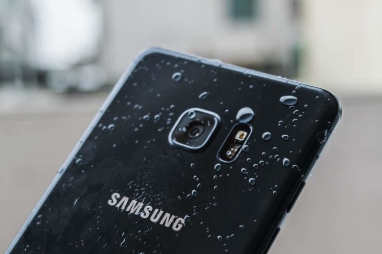 Samsung Develops New Water-Resistant Coating for Smartphones