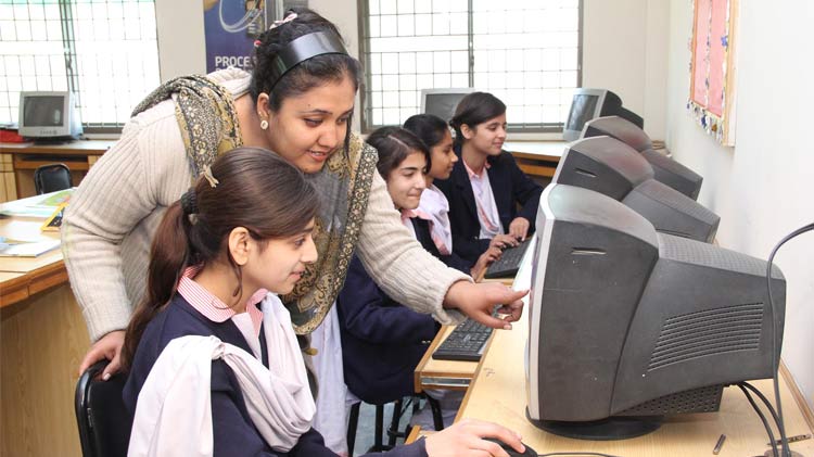 USF Signs Contract for Establishment of Computer Labs in Girls’ Schools
