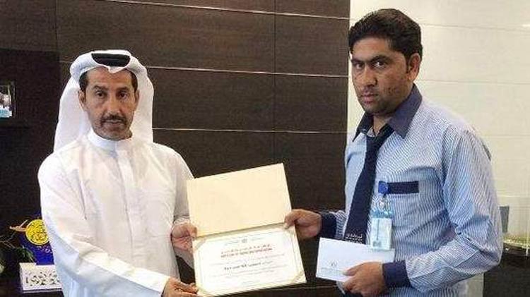 Pakistani Taxi Driver Honored for Returning Rs. 50 Million in Cash