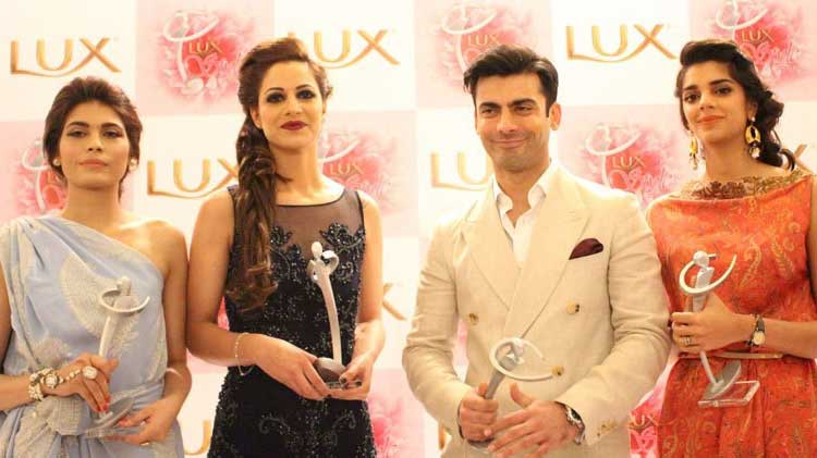 Discrimination: Hum TV Stops Bloggers, Digital Publishers from Covering HUM Style Awards