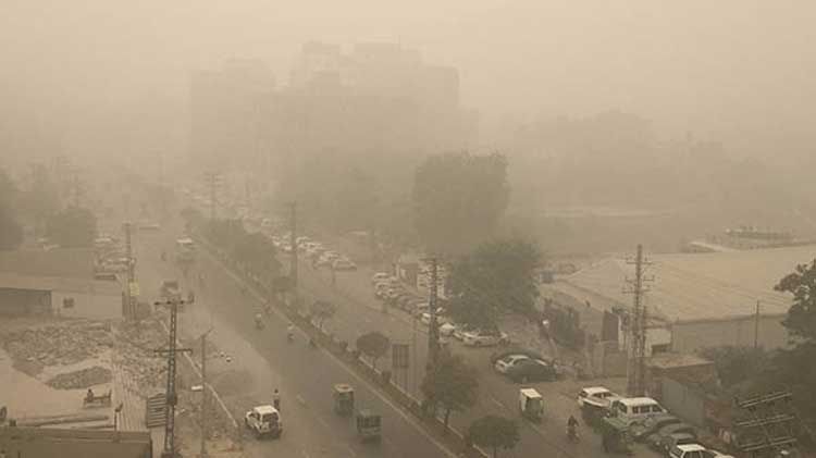 After Making Rounds in Lahore, Heavy Smog Strikes Peshawar