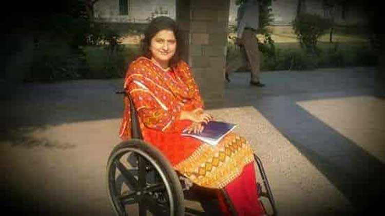 This Lady Became Pakistan’s First Quadriplegic Physician After Suffering Near-Paralysis