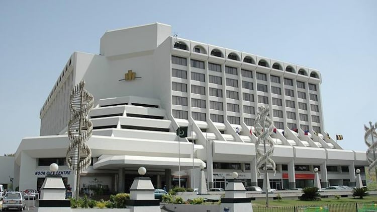 PIA Crew Injured In Regent Plaza Hotel Fire at Karachi