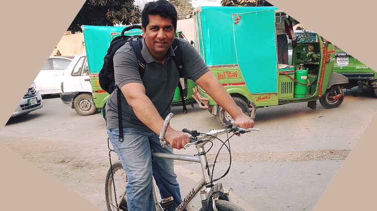 This Pakistani CEO Used Google Maps and a Cycle To Defeat Lahore’s Traffic Jam