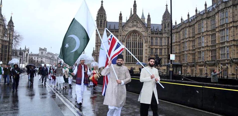 Parade in London Showcased The Real Pakistani Culture to the Whole World