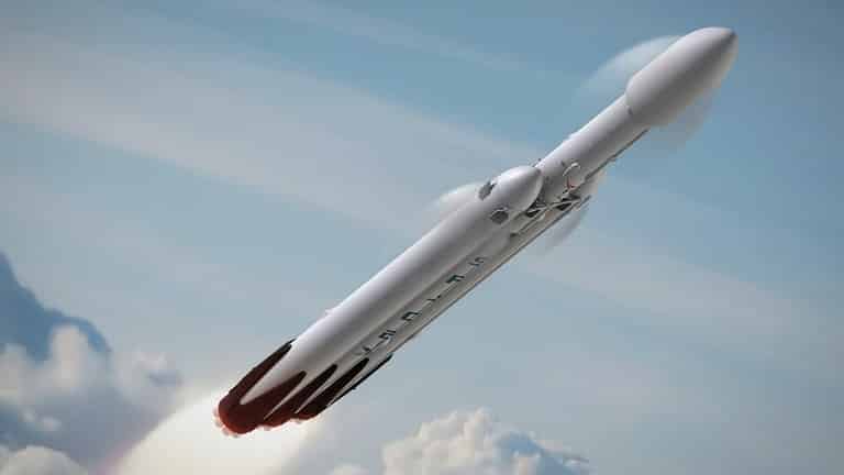 SpaceX to Start Space Tourism in 2018 with a Trip to the Moon