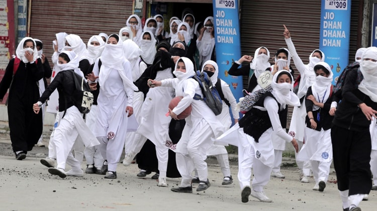 The World’s ‘Largest Democracy’ Bans Social Media in Kashmir