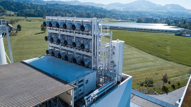 This is the World’s First Commercial Plant that Captures Carbon Dioxide