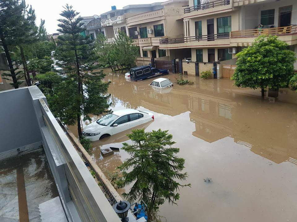 did it rain in karachi last night