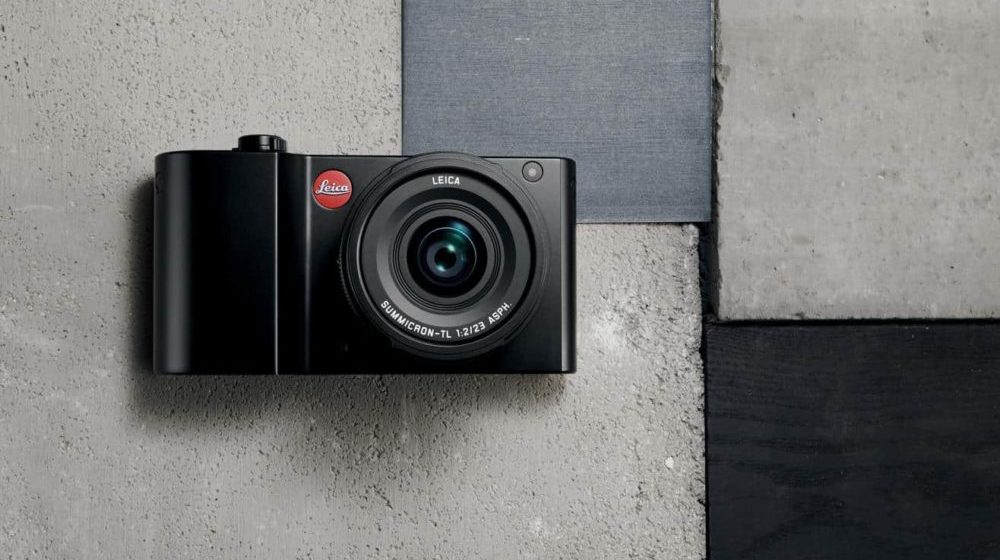 Leica Debuts a Mirrorless Camera the Size of a Smartphone