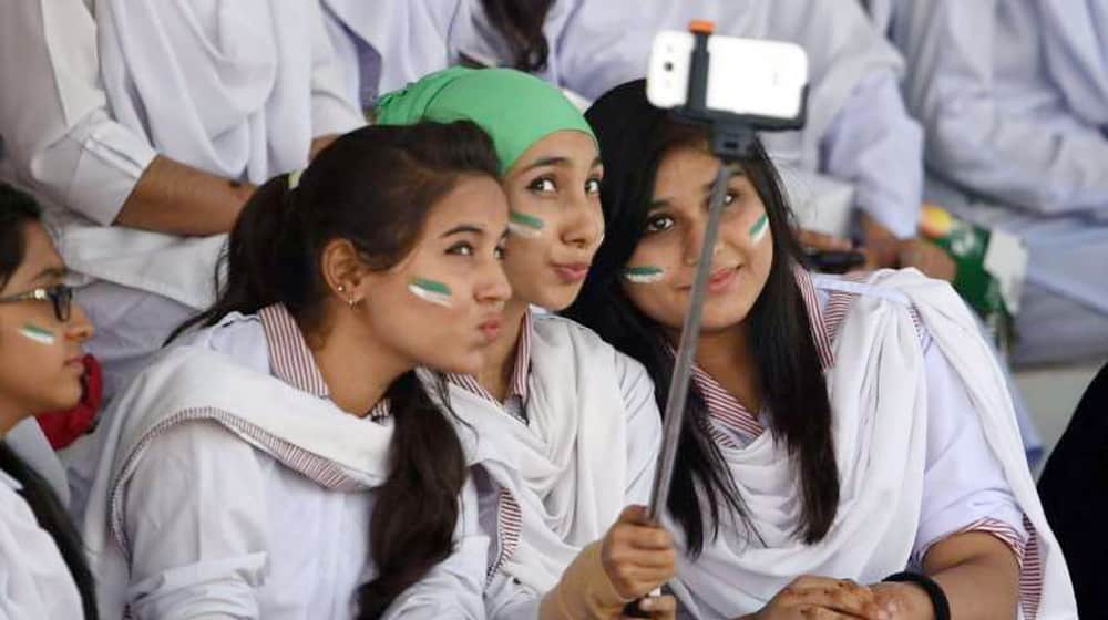 Punjab Govt Bans Use of Mobile Phones in Schools & Colleges