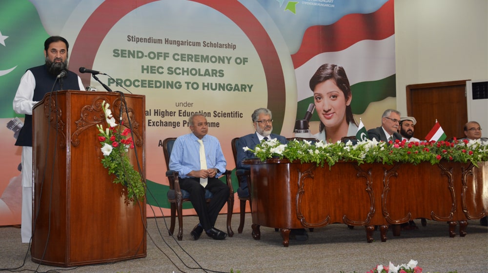 HEC Organizes Send-off Ceremony for 200 Students Going to Hungary