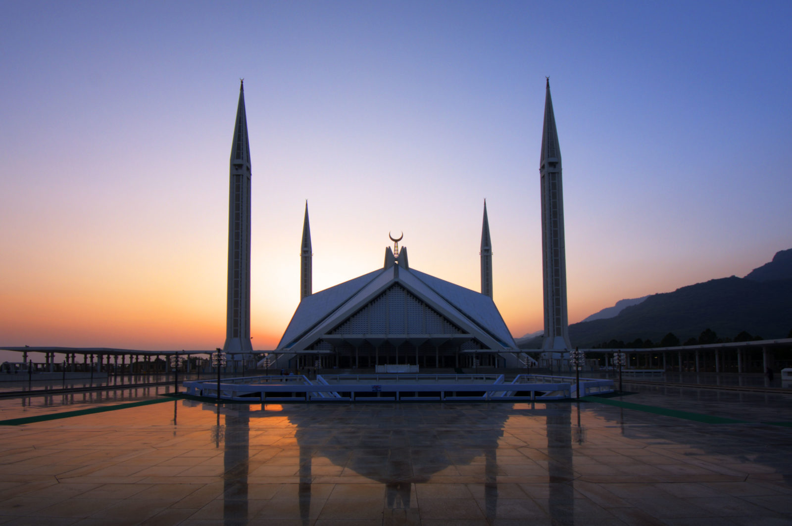 Faisal Mosque in Islamabad, Pakistan : r/evilbuildings