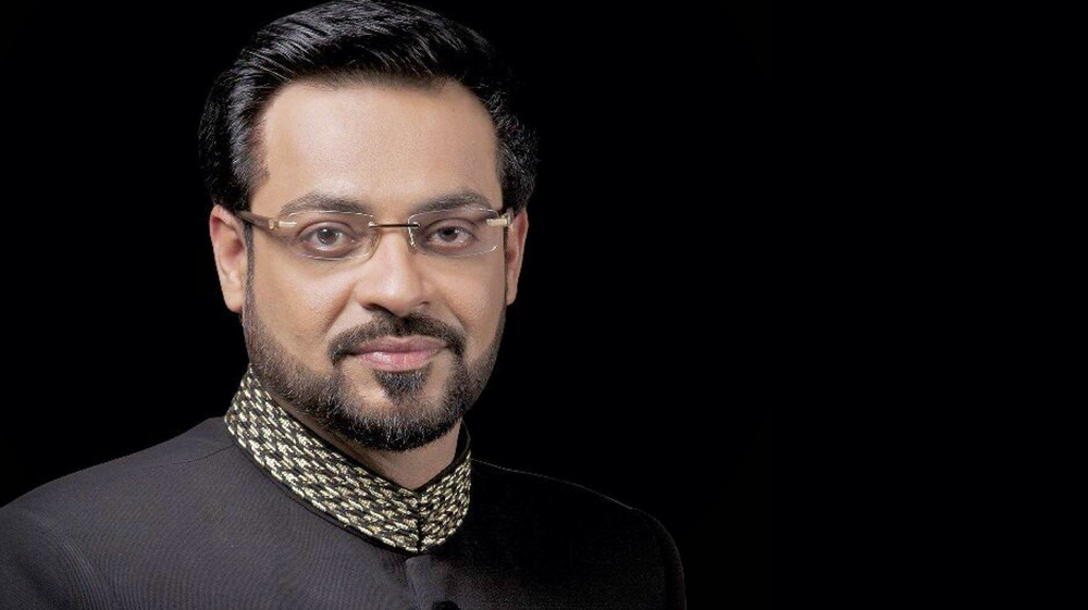 Here’s the Real Reason Why Amir Liaquat & Waqar Zaka Got Deported from Myanmar