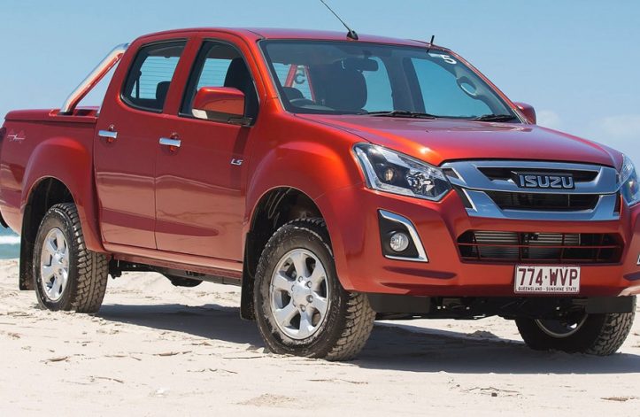 Red Isuzu D-MAX 2017
