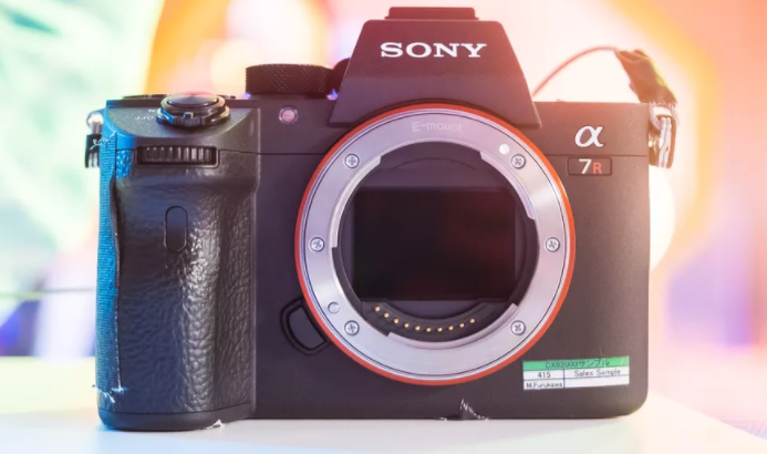 Sony’s A7R III Mirrorless Camera Refines a Winning Formula