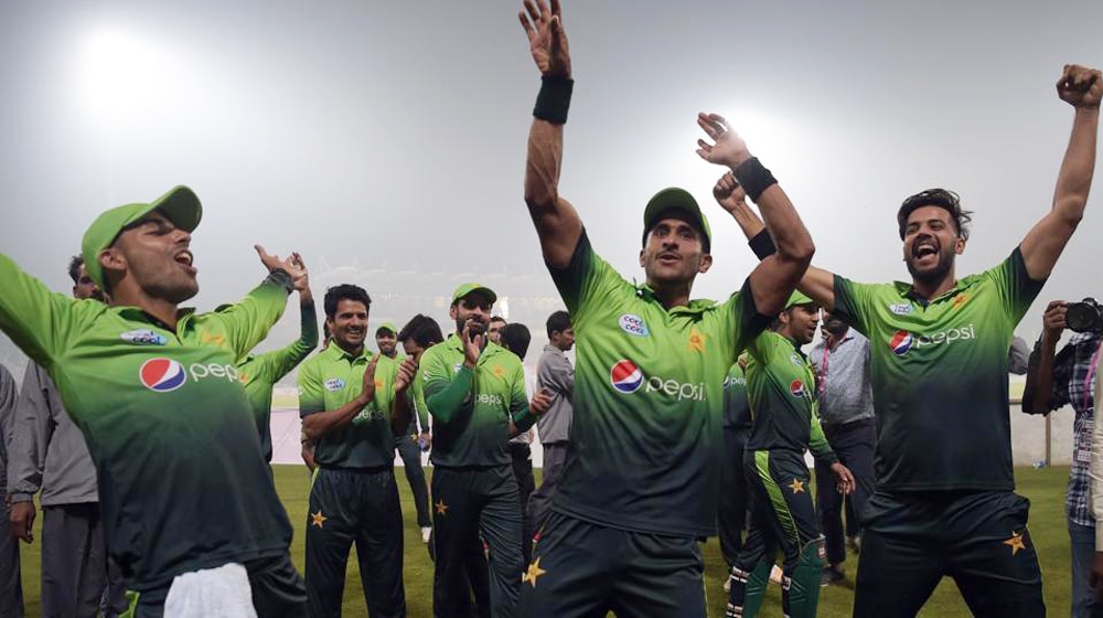 Here’s How Pakistanis Celebrated the Return of Cricket on Social Media #PakvsSL