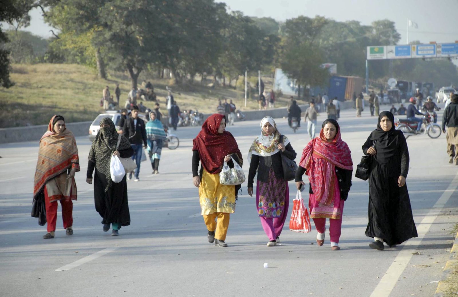 Oxfam Hosts Policy Dialogue on Women’s Mobility and Economic Empowerment | propakistani.pk