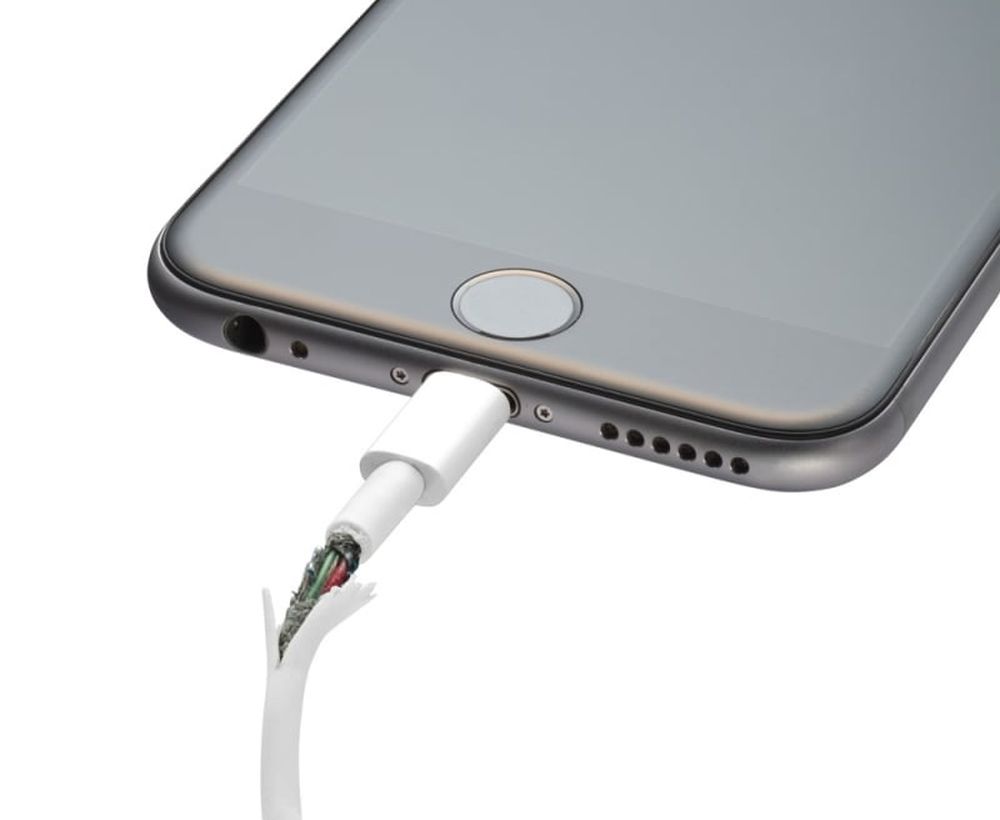 Teenage Girl Electrocuted Due to a Faulty iPhone Charger