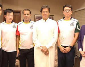 Imran Khan with Chinese Players