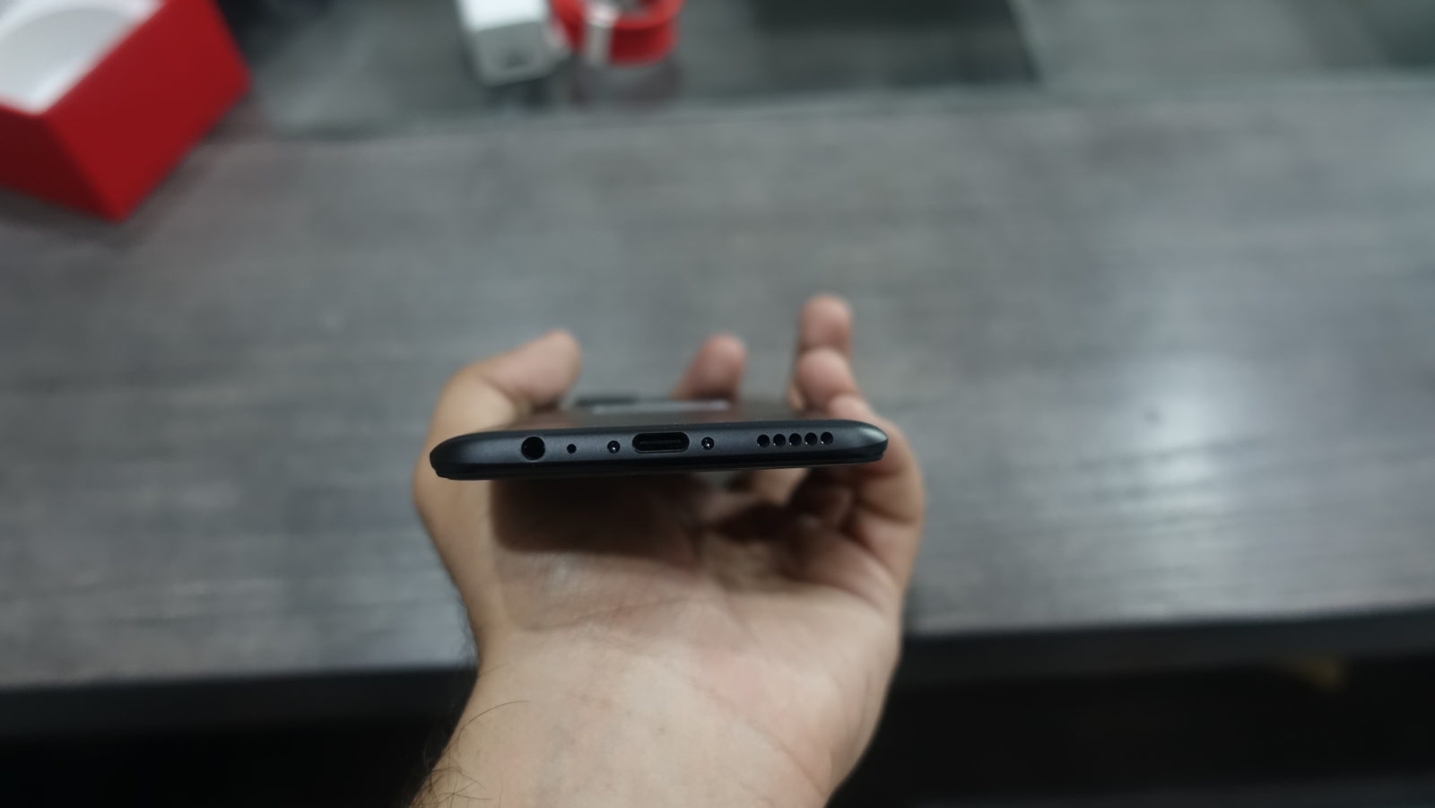 OnePlus 5T headphone jack