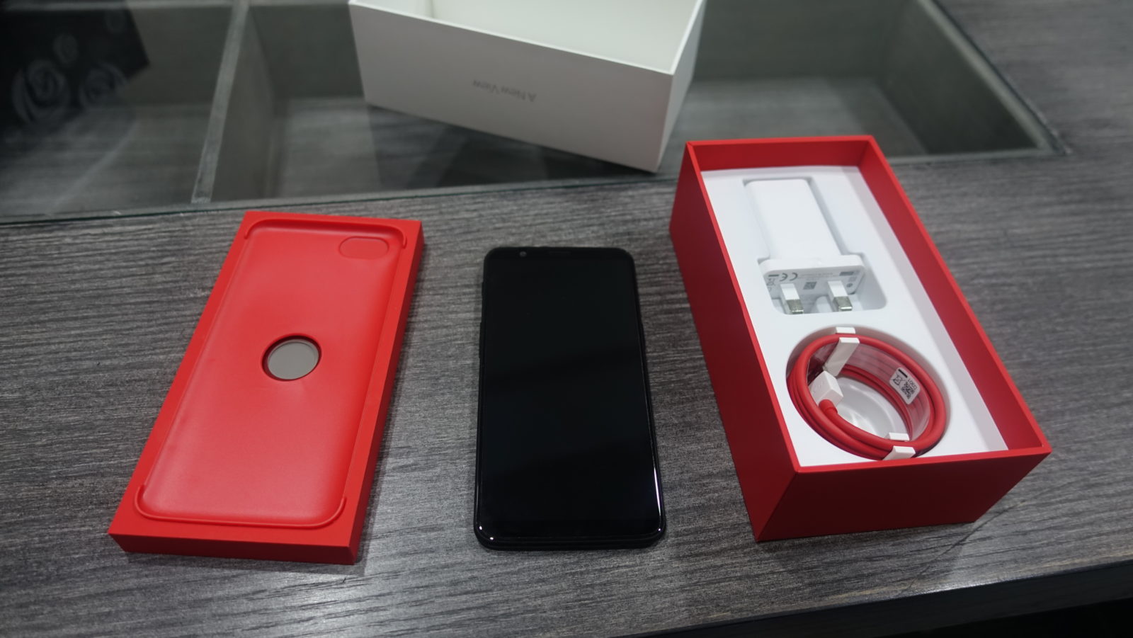 Oneplus 5T with accessories
