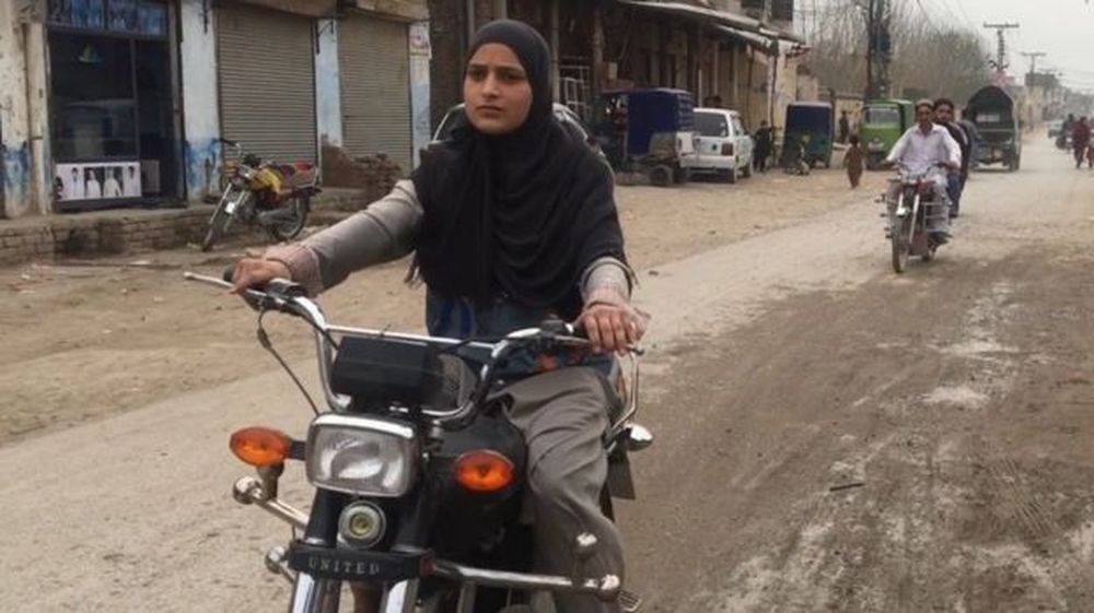 This 16 Year Old Girl From Peshawar Drives a Motorcycle to Support Her Family