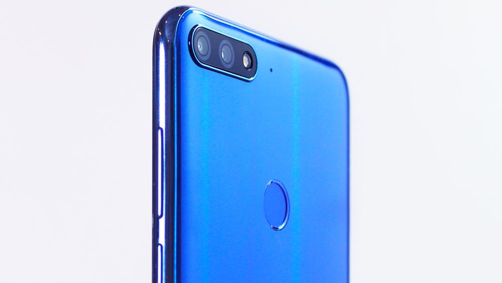 Blue Huawei Y7 Prime 2018 Camera