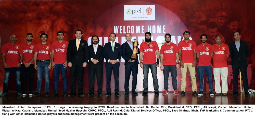 Islamabad united team with psl trophy in PTCL Headquarter