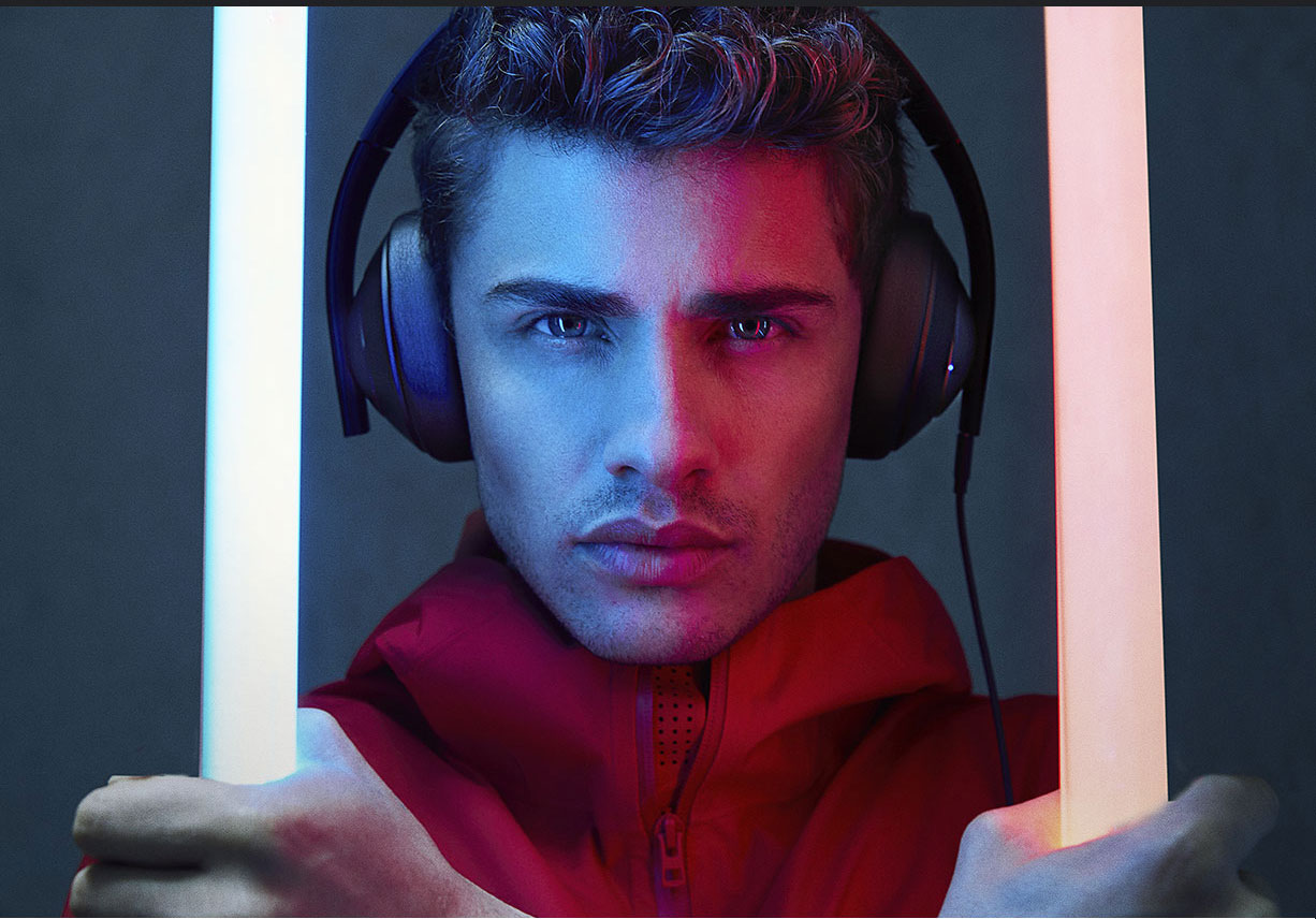 Man using xiaomi gaming headset