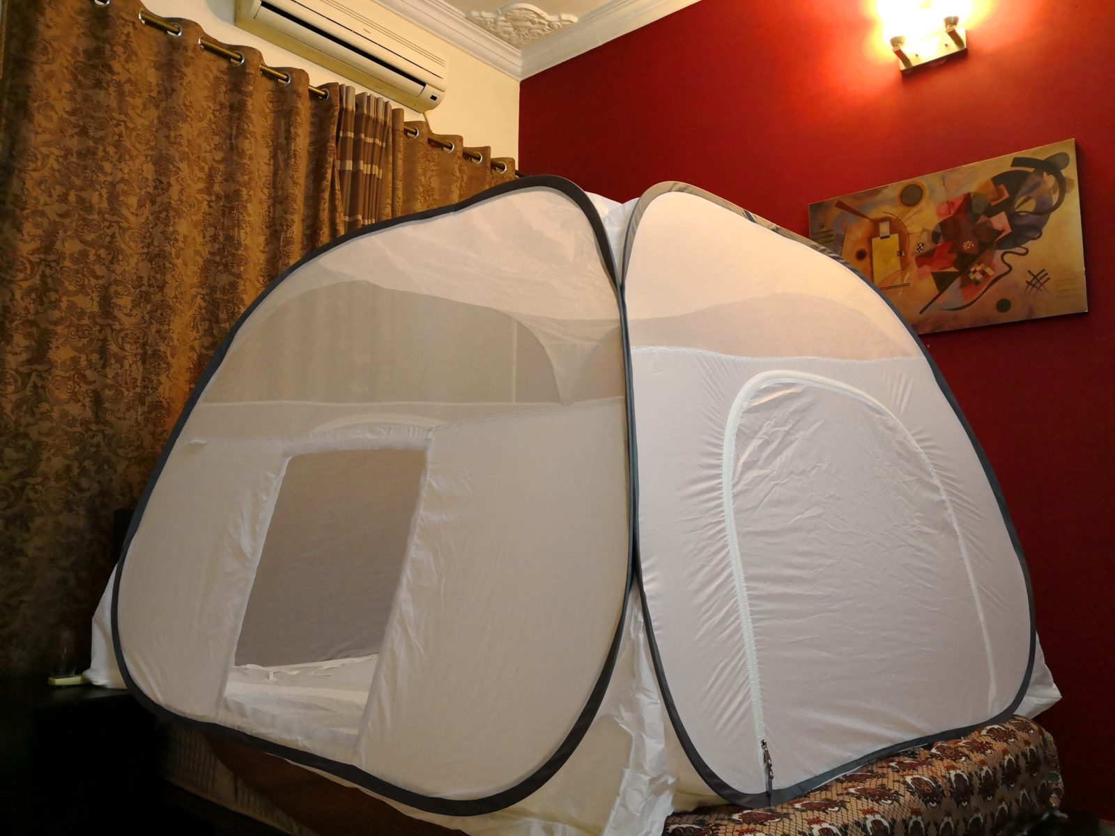Close comfort igloo bed tent