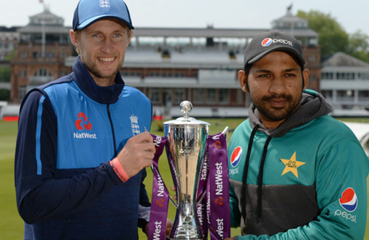 sarfaraz holding trophy