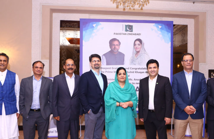 Anusha Rehman with team pasha