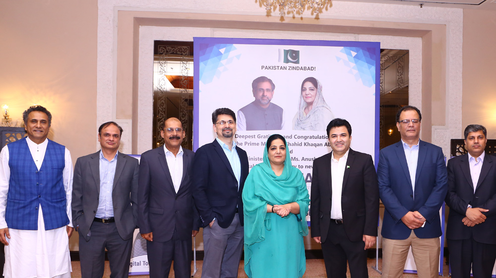 Anusha Rehman with team pasha