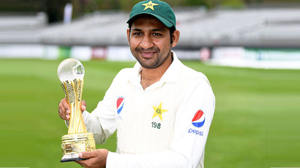 Sarfraz Ahmed holding trophy
