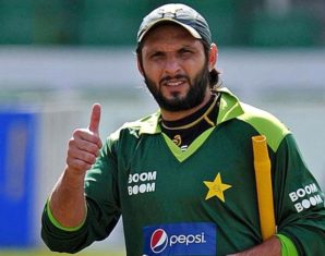 shahid afridi tumbs up