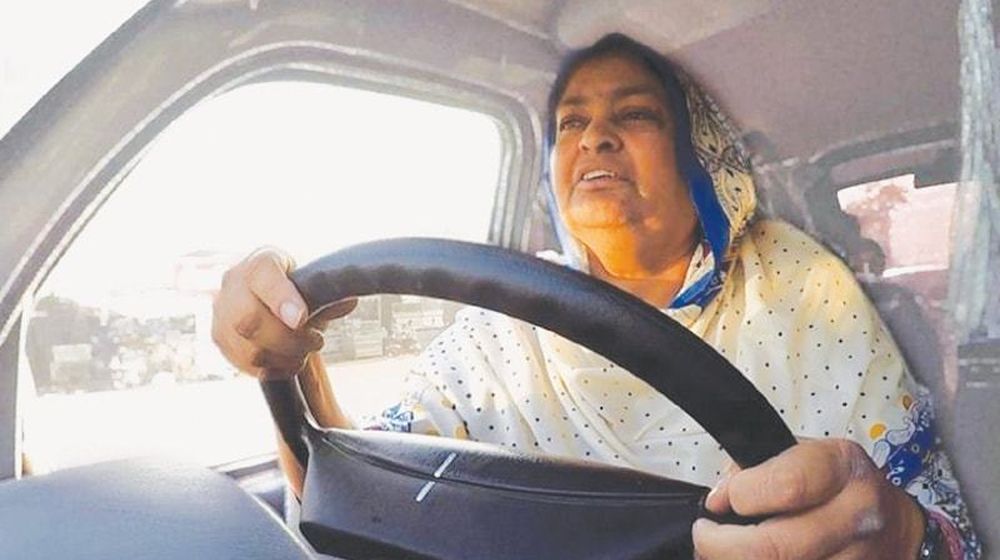 Asia Bibi driving minivan faislabad