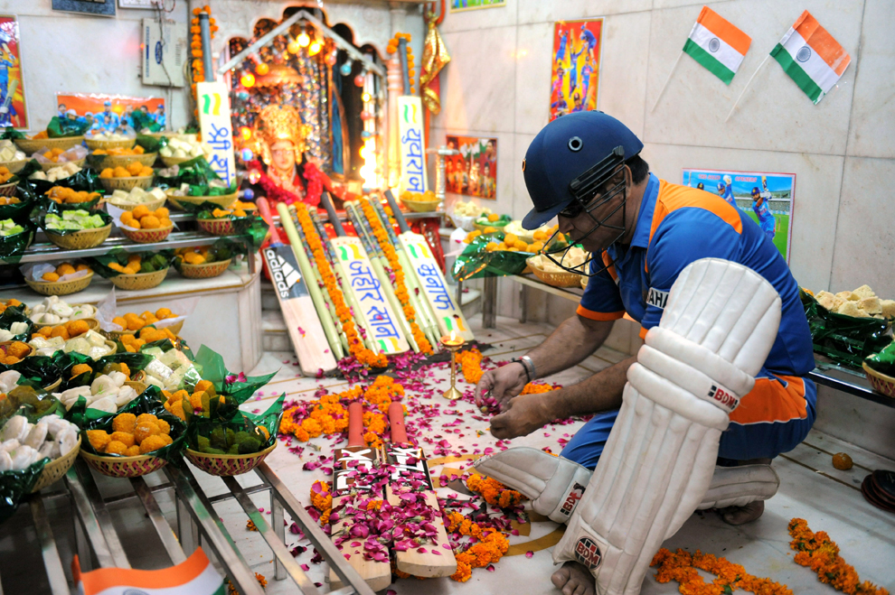 religious ceremony for the victory of the Indian team