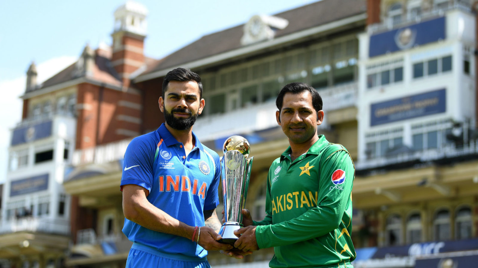 Kohli and Sarfraz Holding Champions Trophy