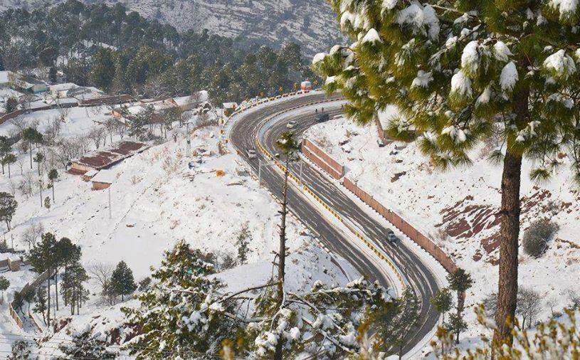 Snow fall in muree road view