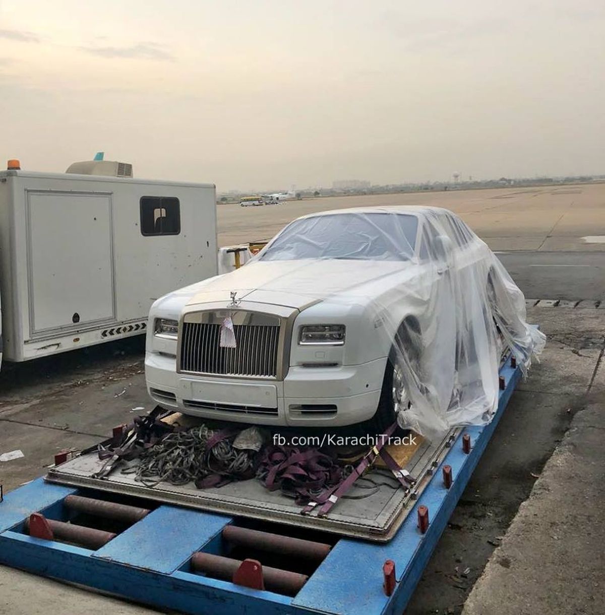 White Rolls Royce Phantom Coupé Front