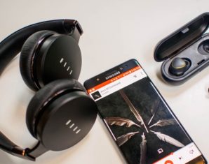 Bluetooth headphones with Samsung phone (Android Central)