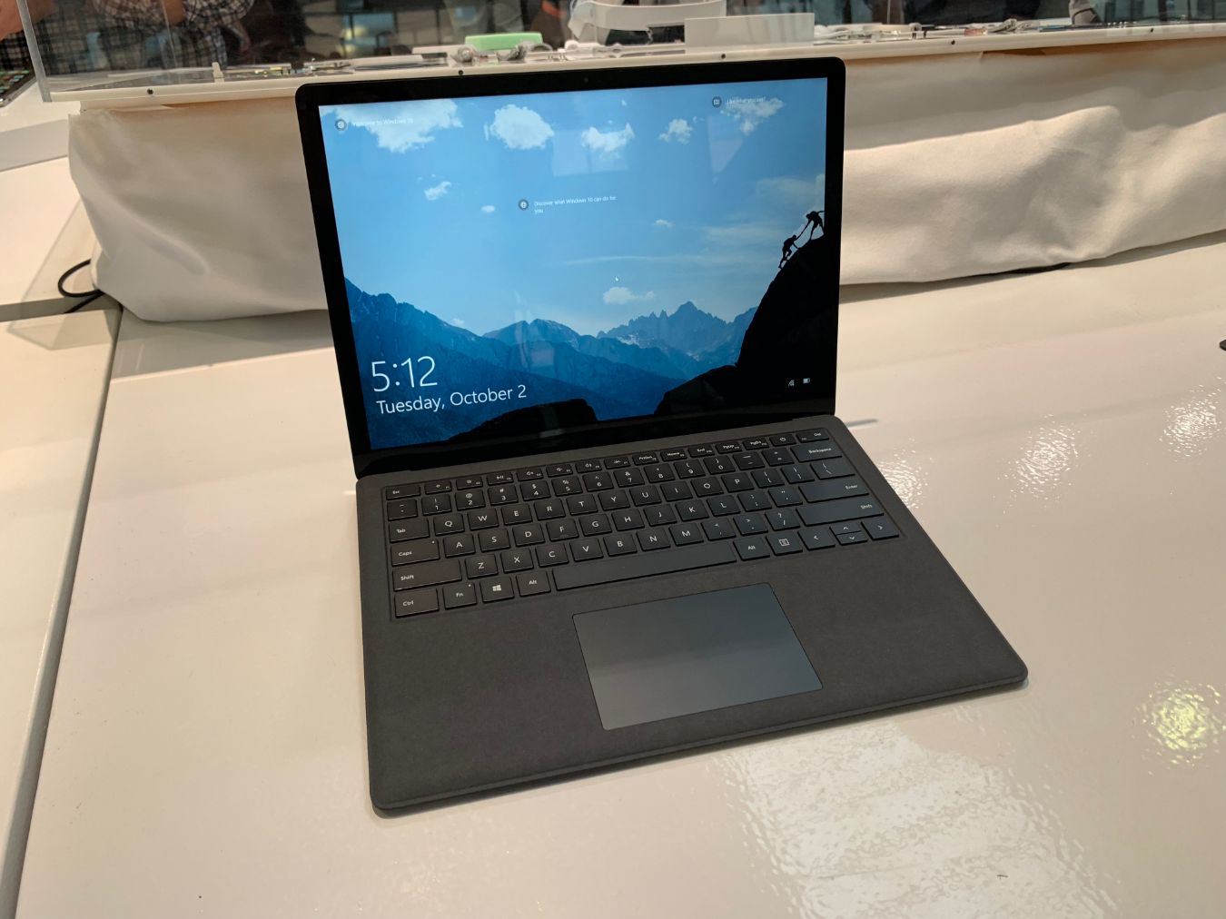 Surface Laptop 2 Design and Display