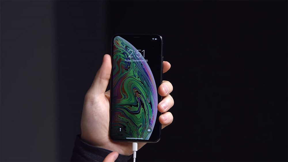 iPhone XS charging