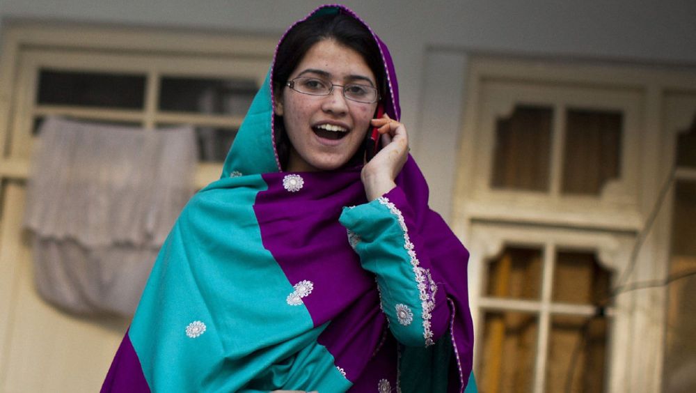 Pakistani girl phone call