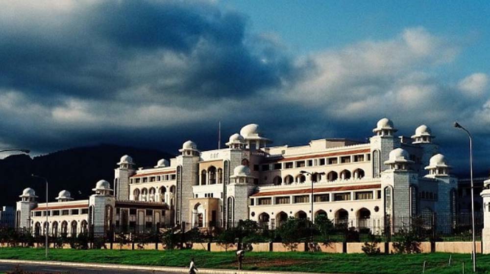 Clouds Loom Over PM House University Plan | propakistani.pk