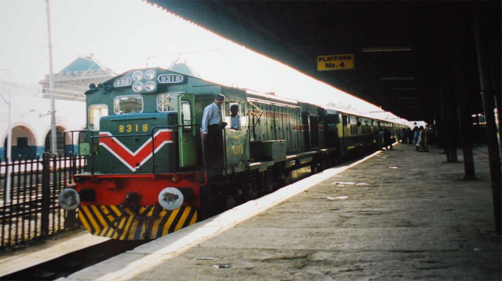 Tezgam Express and Karachi Express Derail at Cantt Railway Station