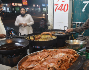 PFA Declares 484 Food Handlers Unfit for Job | propakistani.pk