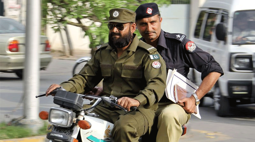 Punjab Government Decides to Bring Back Old Police Uniform | propakistani.pk